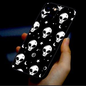 iPhone 13 skull case